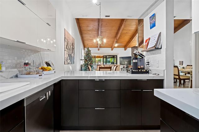 2669 S Parkview Dr, Hallandale Beach, FL 33009