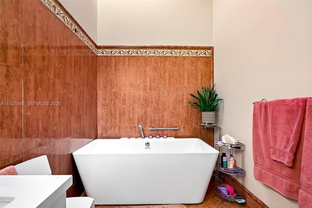 2669 S Parkview Dr, Hallandale Beach, FL 33009