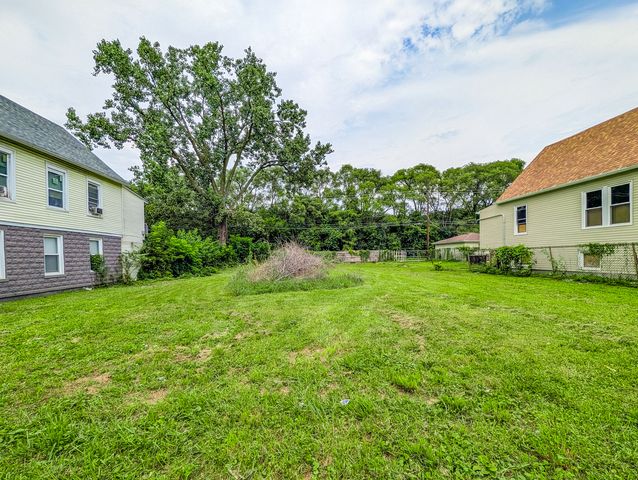 9415 S Burnside Avenue, Chicago, IL 60619
