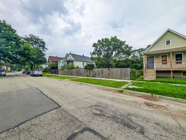 9415 S Burnside Avenue, Chicago, IL 60619
