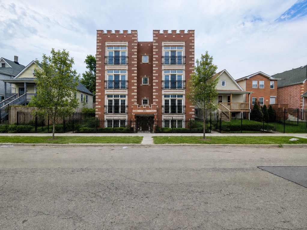 9415 S Burnside Avenue, Chicago, IL 60619