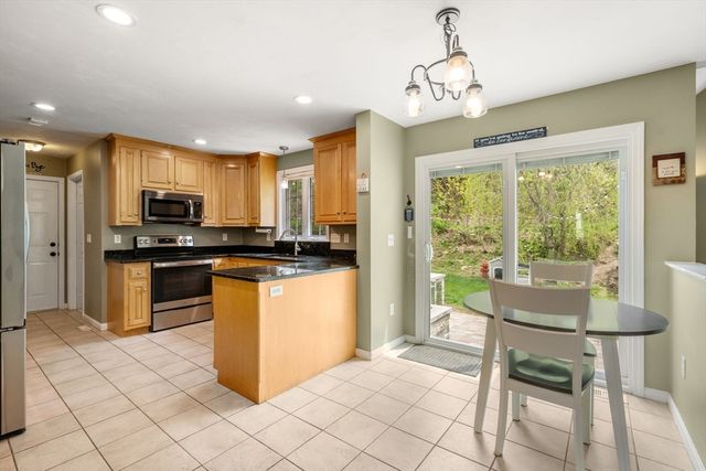 10 Gannett Way, Hopedale, MA 01747