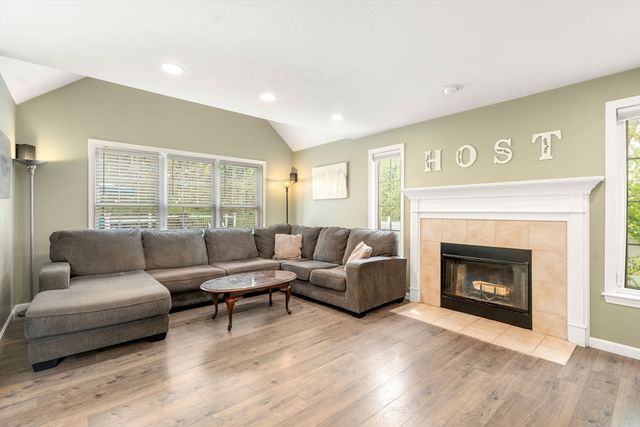 10 Gannett Way, Hopedale, MA 01747