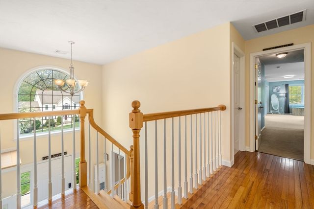 10 Gannett Way, Hopedale, MA 01747