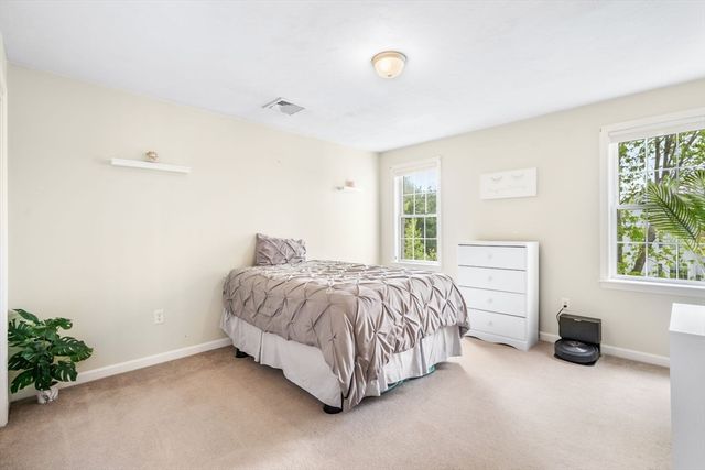 10 Gannett Way, Hopedale, MA 01747