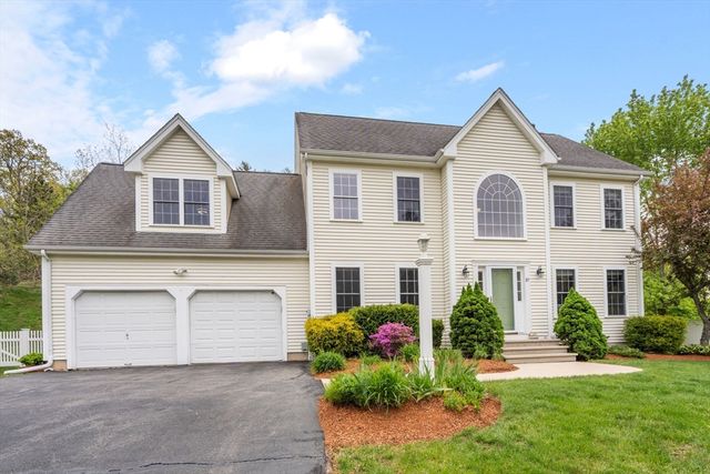 10 Gannett Way, Hopedale, MA 01747