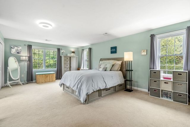 10 Gannett Way, Hopedale, MA 01747