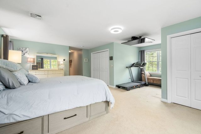 10 Gannett Way, Hopedale, MA 01747