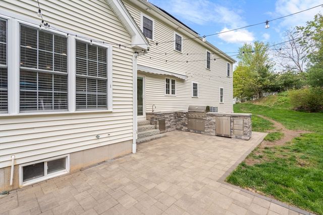 10 Gannett Way, Hopedale, MA 01747
