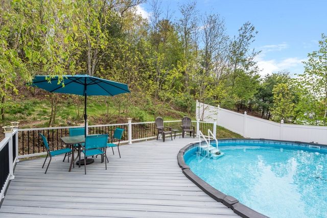 10 Gannett Way, Hopedale, MA 01747