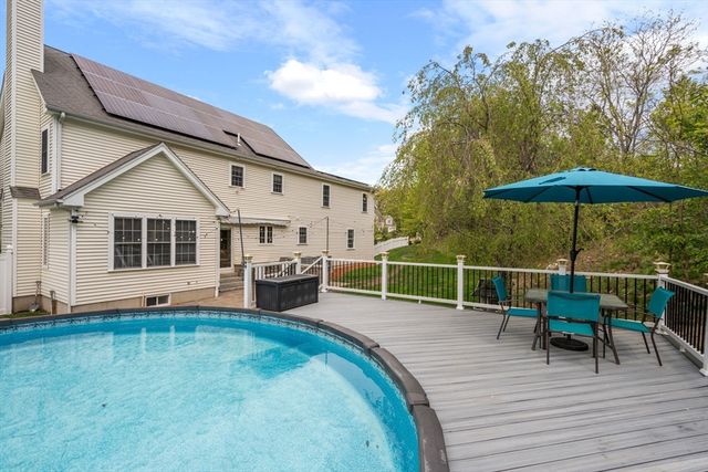 10 Gannett Way, Hopedale, MA 01747