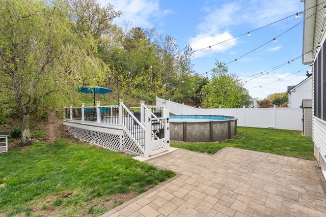 10 Gannett Way, Hopedale, MA 01747