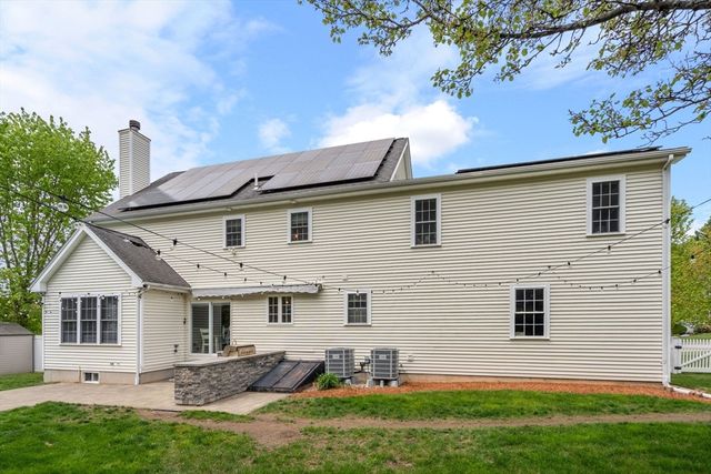 10 Gannett Way, Hopedale, MA 01747