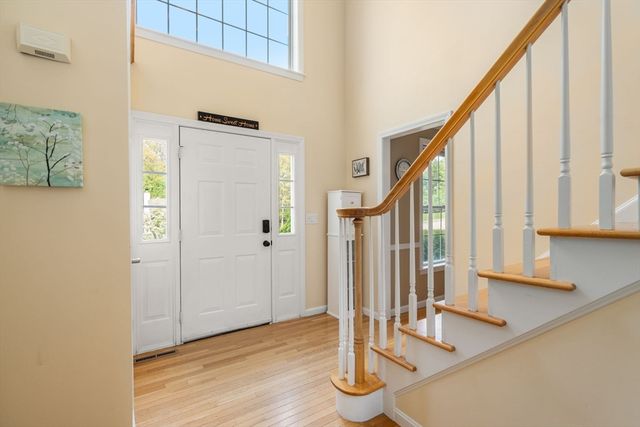 10 Gannett Way, Hopedale, MA 01747