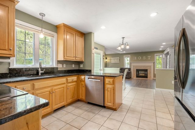 10 Gannett Way, Hopedale, MA 01747