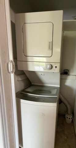 139 W Elk Trail 239, Carol Stream, IL 60188