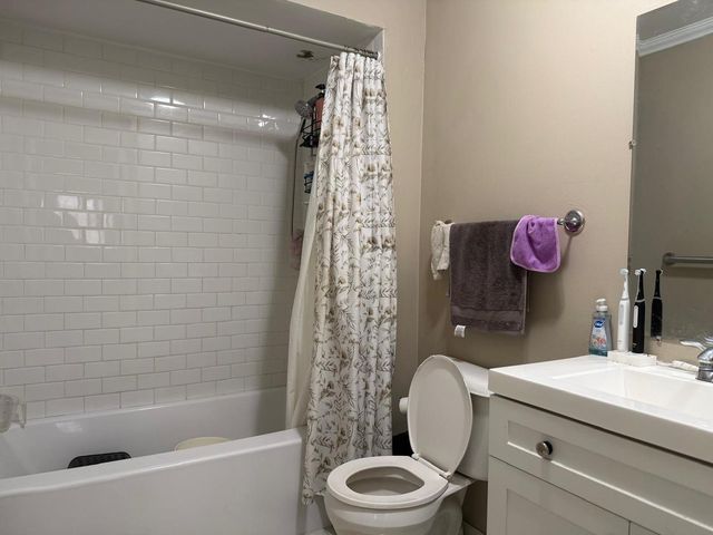 139 W Elk Trail 239, Carol Stream, IL 60188