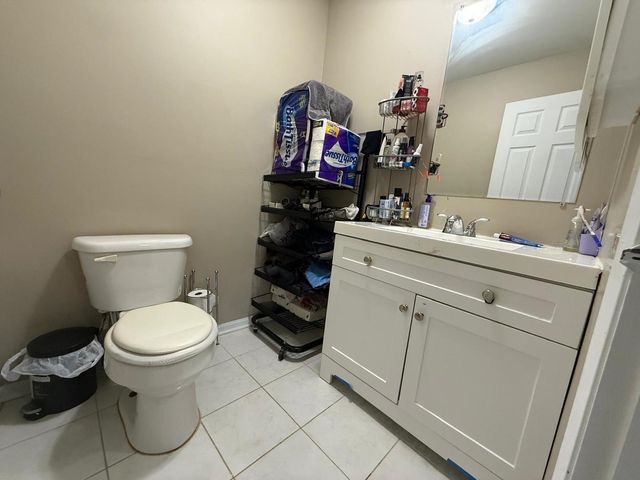 139 W Elk Trail 239, Carol Stream, IL 60188