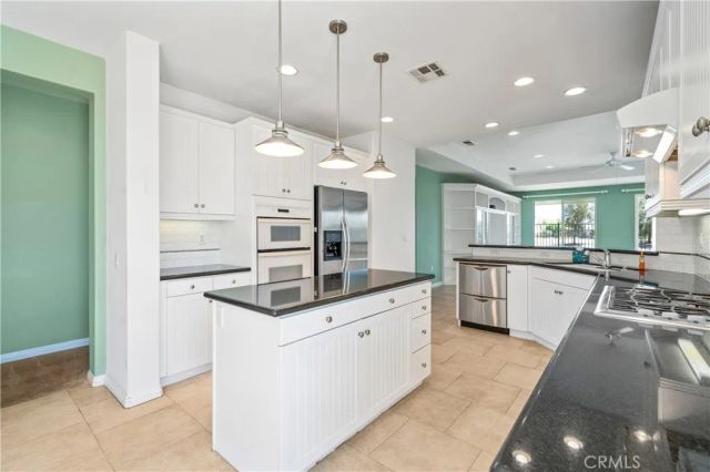 570 Olazabal Dr, Hemet, CA 92545