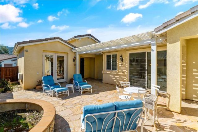 570 Olazabal Dr, Hemet, CA 92545