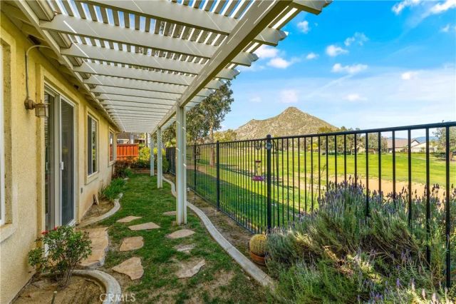 570 Olazabal Dr, Hemet, CA 92545