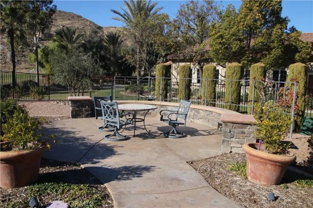 570 Olazabal Dr, Hemet, CA 92545