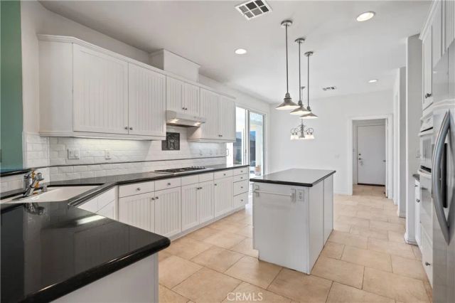 570 Olazabal Dr, Hemet, CA 92545