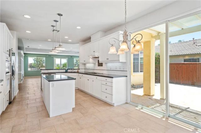 570 Olazabal Dr, Hemet, CA 92545
