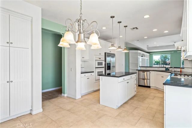 570 Olazabal Dr, Hemet, CA 92545