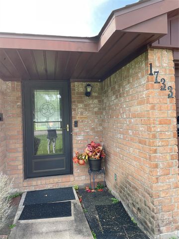 1733 Brumbelow Street, Rosenberg, TX 77471