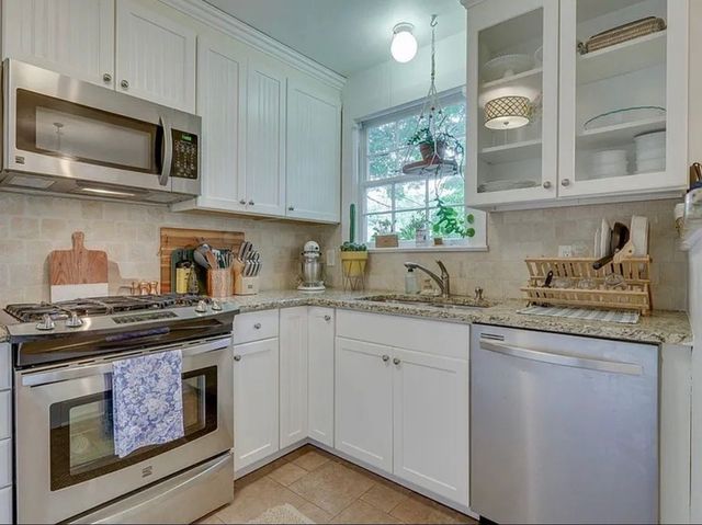 2725 Sharondale Ct, Nashville, TN 37215