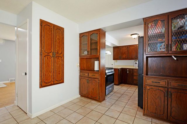 2083 Orange Avenue E, Saint Paul, MN 55119