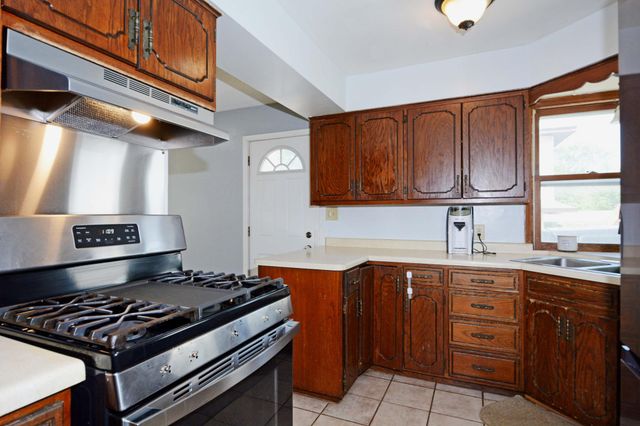 2083 Orange Avenue E, Saint Paul, MN 55119