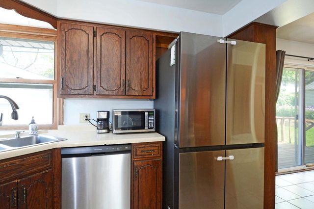 2083 Orange Avenue E, Saint Paul, MN 55119