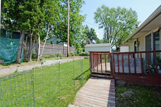 2083 Orange Avenue E, Saint Paul, MN 55119