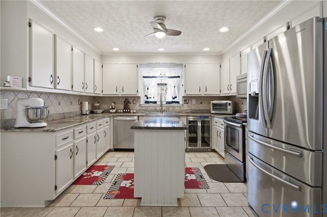 107 Oxford Rd, Hopewell, VA 23860