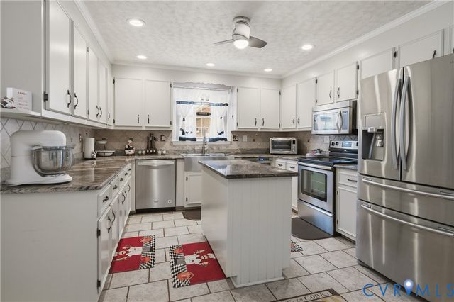 107 Oxford Rd, Hopewell, VA 23860