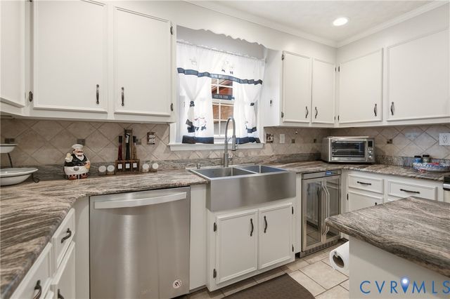 107 Oxford Rd, Hopewell, VA 23860