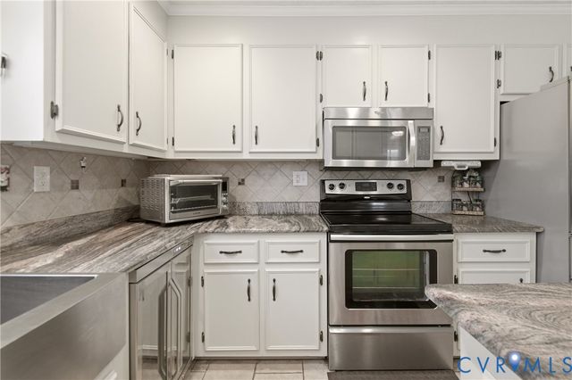 107 Oxford Rd, Hopewell, VA 23860