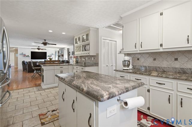 107 Oxford Rd, Hopewell, VA 23860