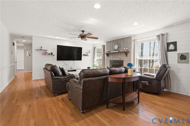 107 Oxford Rd, Hopewell, VA 23860