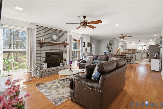 107 Oxford Rd, Hopewell, VA 23860