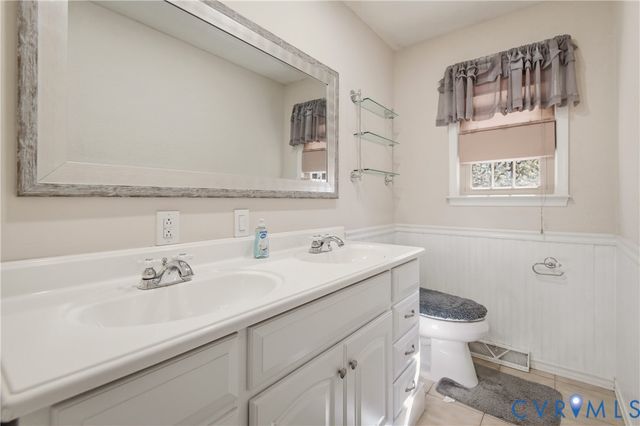 107 Oxford Rd, Hopewell, VA 23860