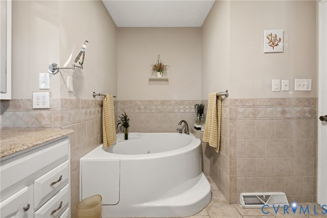 107 Oxford Rd, Hopewell, VA 23860