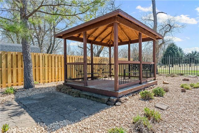 2406 Marylane Drive, Rogers, AR 72756