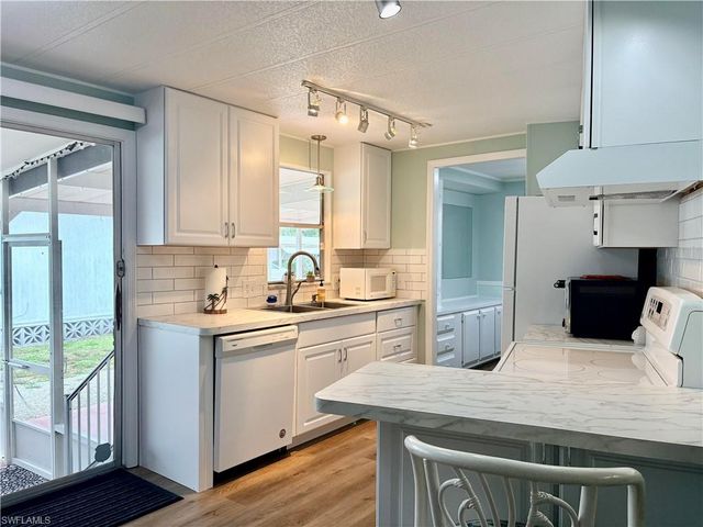 2785 Wedgewood DR, North Fort Myers, FL 33917