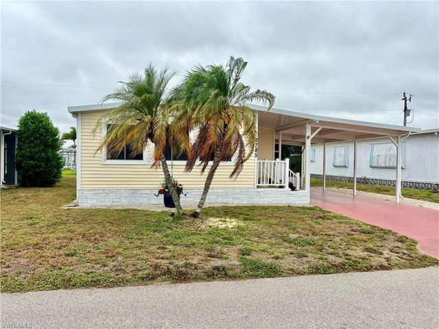 2785 Wedgewood DR, North Fort Myers, FL 33917