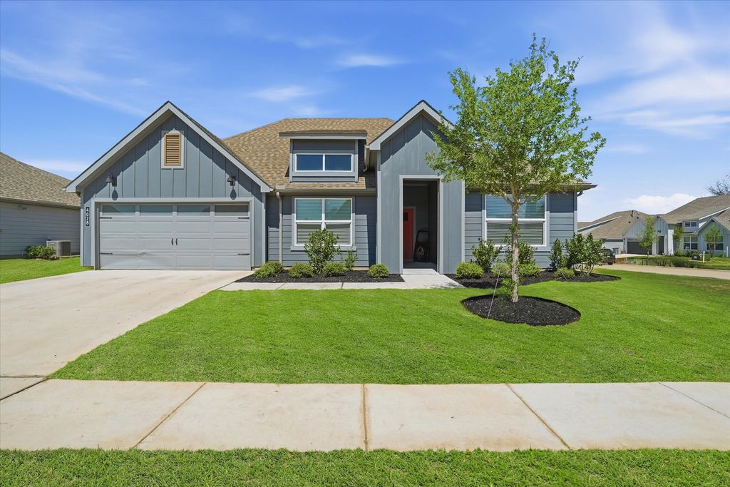 4028 Cornerstone Circle, Granbury, TX 76048