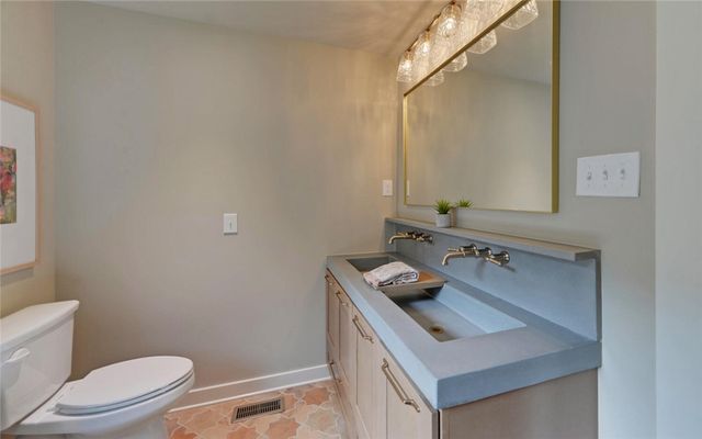 398 Hidden Point, Hartwell, GA 30643