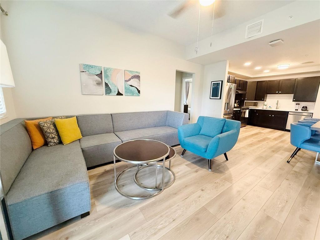 Image 2 of property listing at 4013 BREAKVIEW DRIVE A308, Orlando, FL 32819